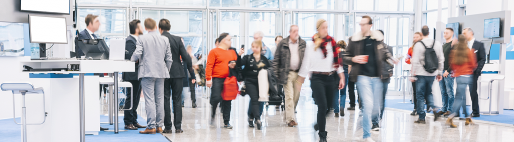 Wie man sich auf einer Messe von der Konkurrenz hervorhebt